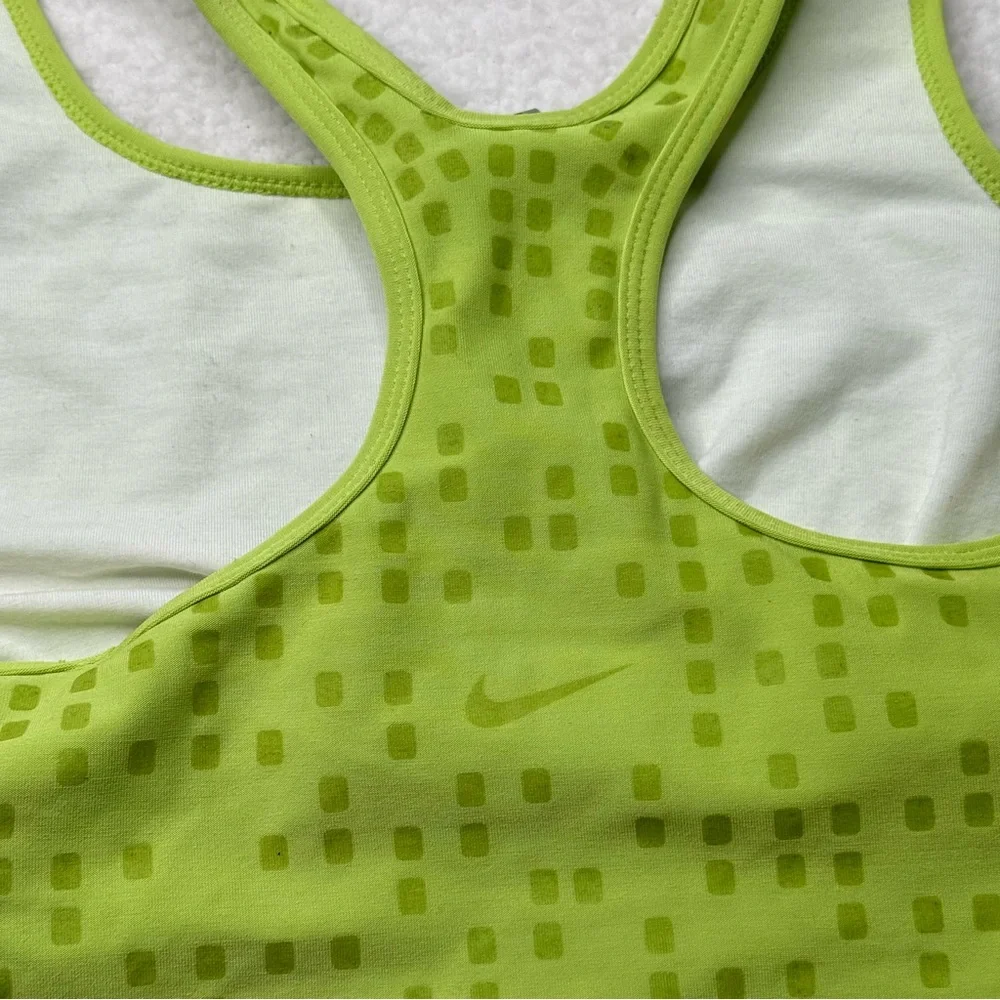 Nike‎ Womens M Green Dri-Fit Wireless Unpadded Sports Tank Top Activewear NWT
